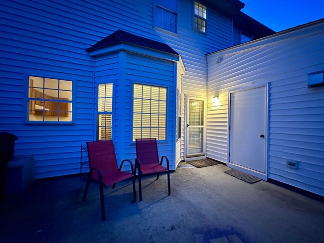 Building Photo - Charming Townhouse in Prime Morrisville Lo...