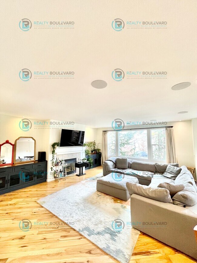 Building Photo - Beautiful 3 bedroom 2 bath house in Sommersett with access to Amenities-Including a clubhouse, re...