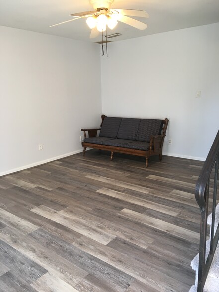 Primary Photo - 103 Ramsey St
