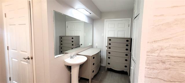 Building Photo - 204 Overhill Dr