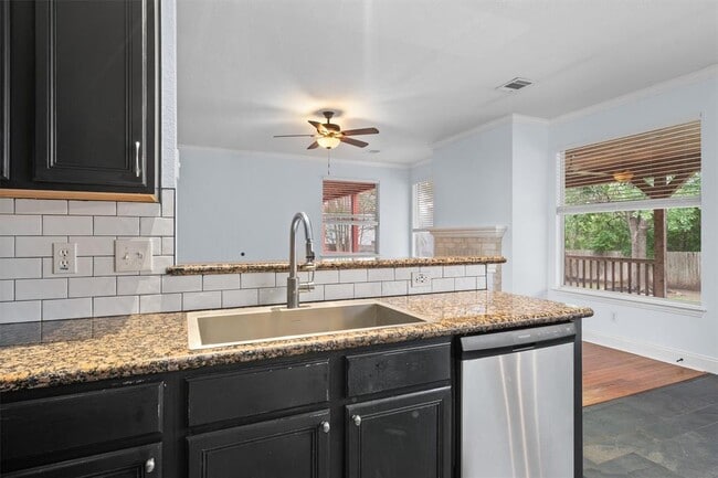 Building Photo - 1213 Red Ranch Cir