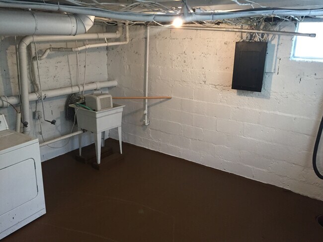 Building Photo - 1603 E Michigan St