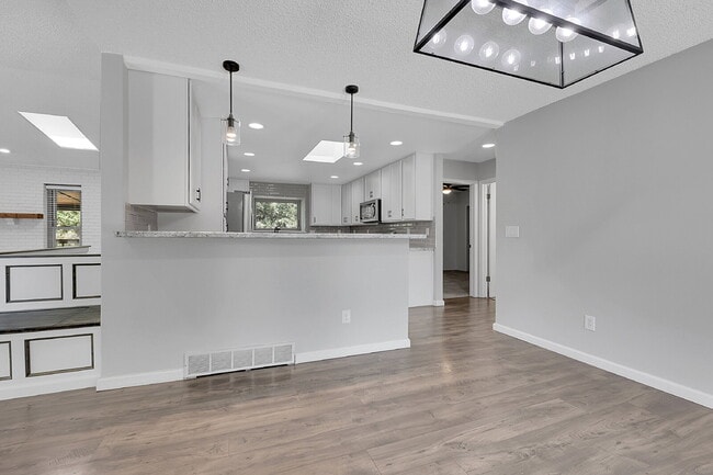 Building Photo - $2,600.00, 4-Bedroom, 3-Baths, Single Fami...