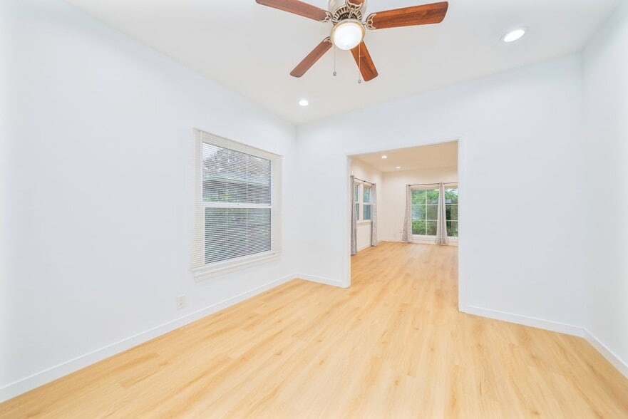 Building Photo - 1253 Del Rey Ave