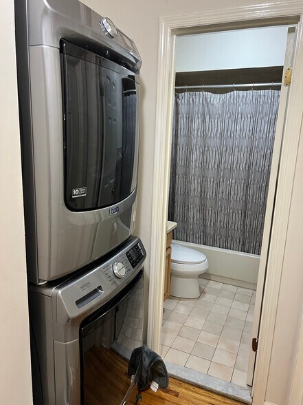 Building Photo - 3631 Bergen Ct