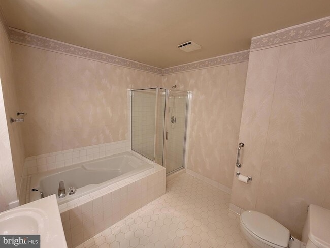 Building Photo - 605 Admiral Dr