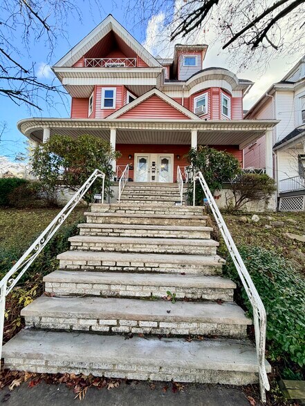 Front of house - 546 Quincy Ave