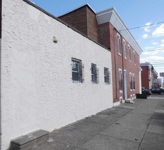 Side of building - 3400 Emerald St