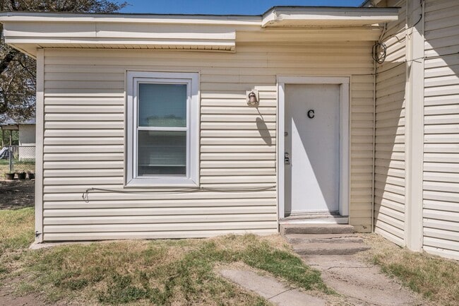 Building Photo - 509 4th Ave