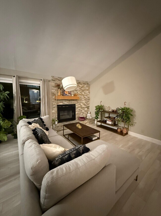 Building Photo - 67 Exeter Ln