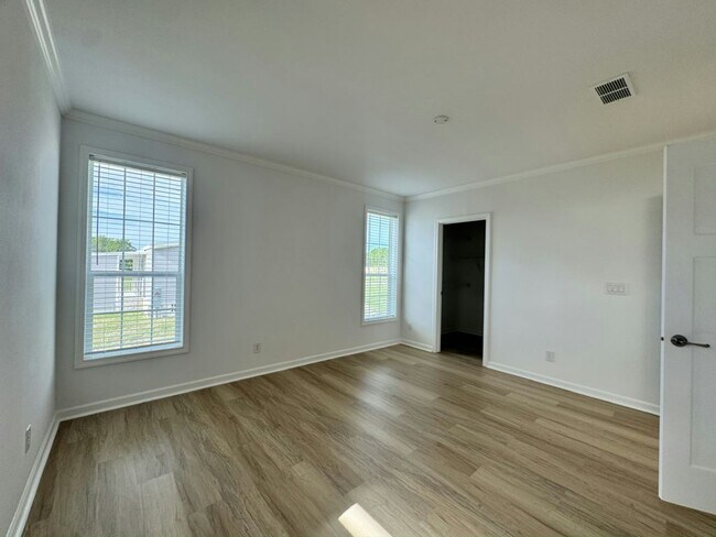 Building Photo - 3070 SW 108th Pl