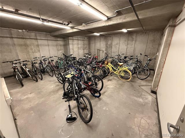 Building Photo - 5677 S Park Pl