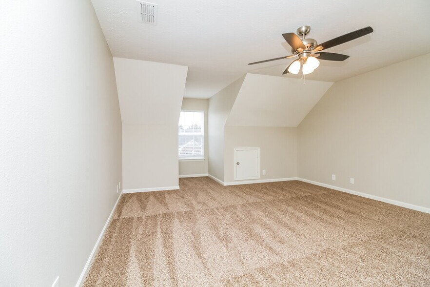 Building Photo - 843 Kanatak Ln