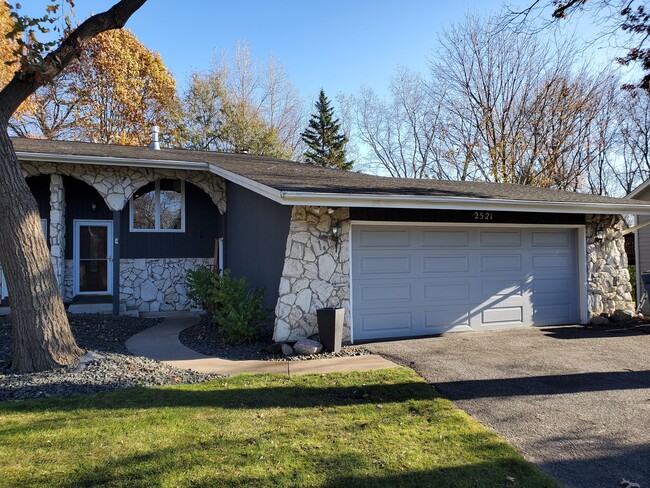 Building Photo - 2521 Cedar Hills Dr