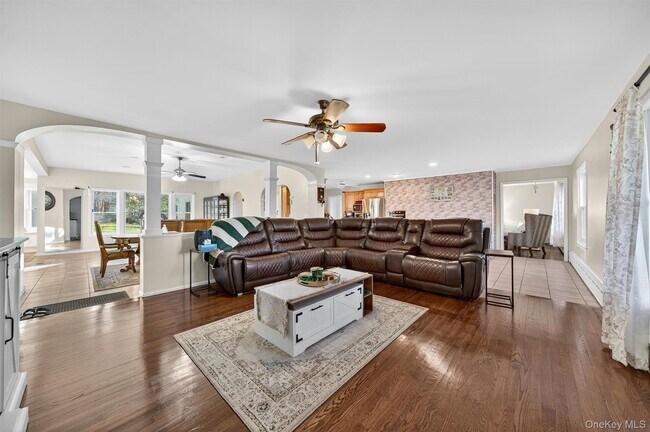 Building Photo - 108 Circle Dr