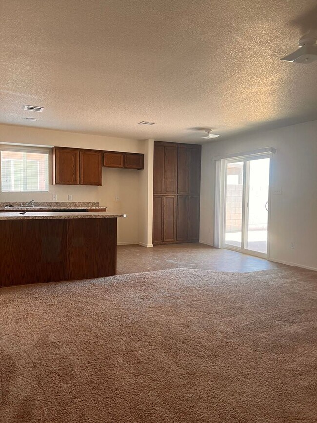 Building Photo - Desert Sands