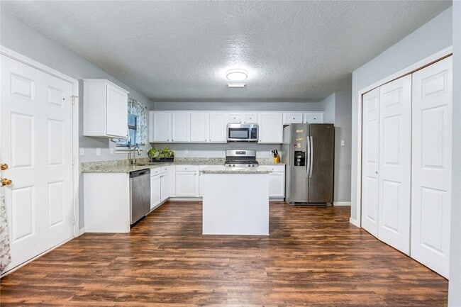 Building Photo - 7302 Greenwood Point Dr