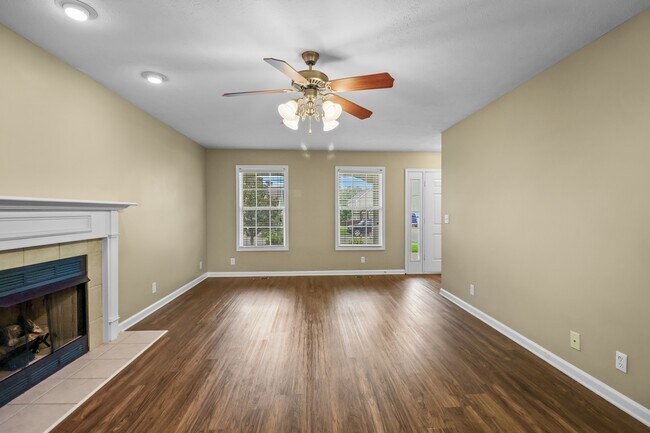 Building Photo - 3368 Marrast Dr