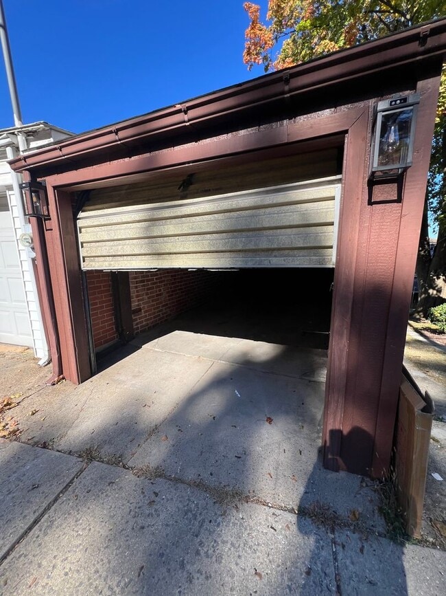 Building Photo - Newly Updated 3 bedroom Mount Penn Home with garage