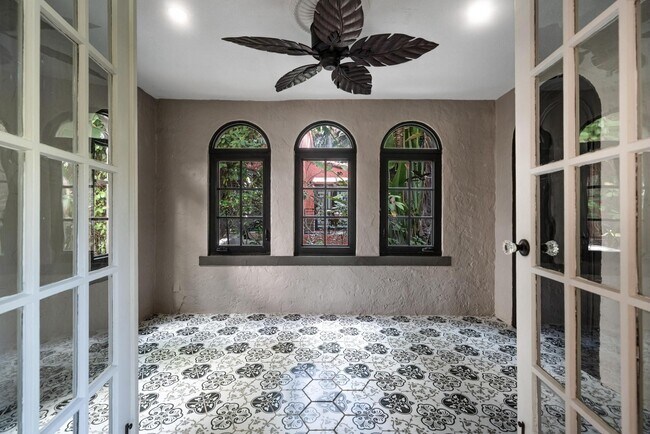 Building Photo - 447 Giralda Ave