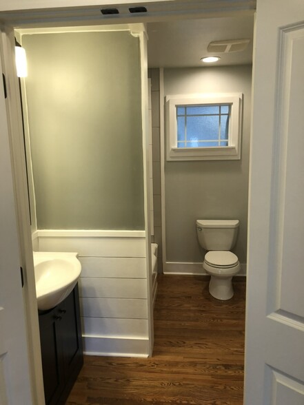 Second bathroom (located next to second and third bedrooms) - 20400 Church St