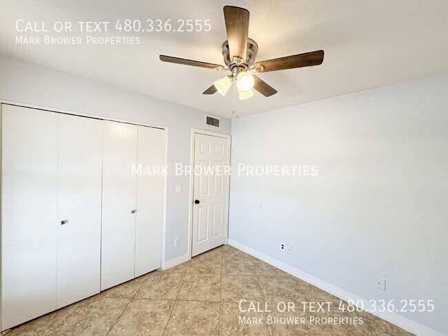 Building Photo - 449 E Meadows Ln