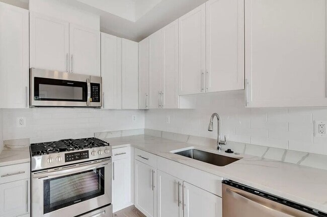 Building Photo - 1130 Penn St NE