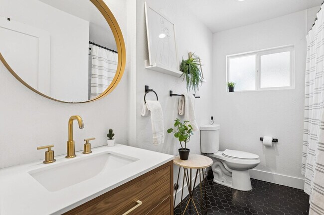 Building Photo - 7616 E 3rd St