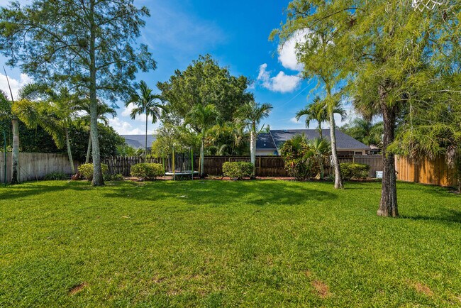 Building Photo - 14510 Paddock Dr