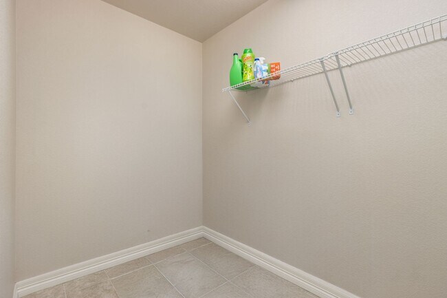 Building Photo - Beautiful 3 Bed 2.5 Bath House in NE Fort ...