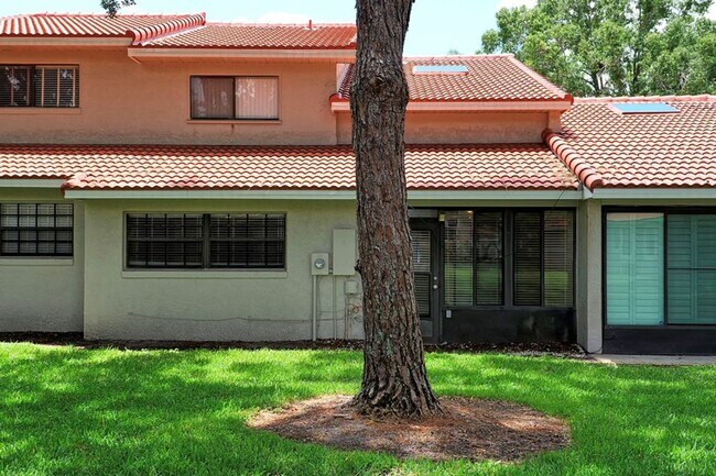 Building Photo - Dr. Phillips Townhome in Gated Community