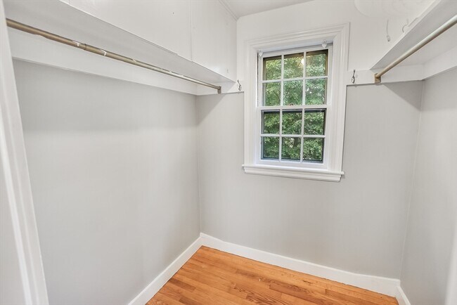 Building Photo - 11 Sunhill Ln