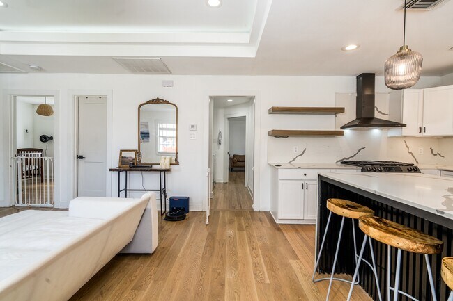 Building Photo - 810 Jerry St