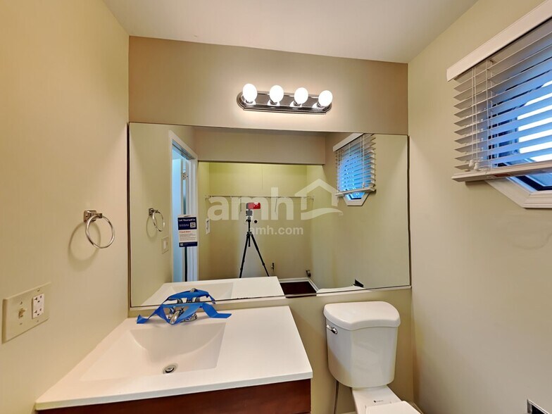 Building Photo - 1409 Keele Dr