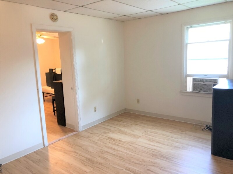 Building Photo - 2419 Beechwood Blvd