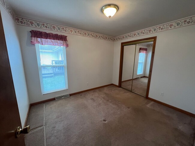 Building Photo - Twin Lakes 3 bedroom 2 bath across from th...