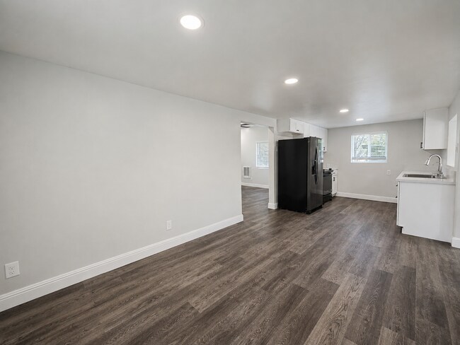 Building Photo - 10990 Twin Cities Rd