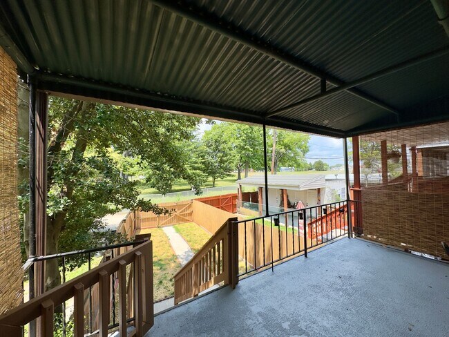 Building Photo - Charming 3 Bedroom/2 Bathroom Townhome in Essex, Baltimore, MD!