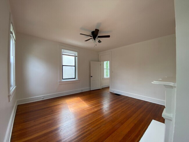 Building Photo - 451 Warner St