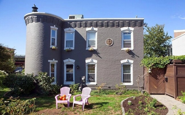 Building Photo - 1130 K St SE