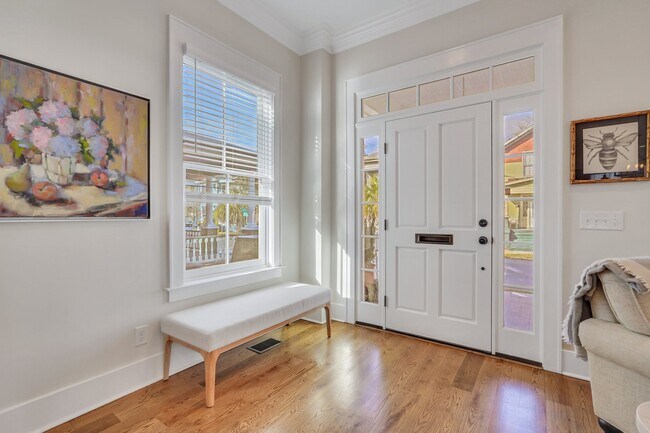 Building Photo - 217 W 33rd St