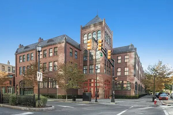 Building Photo - 61 Grand St