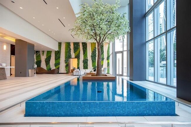 Building Photo - 851 NE 1st Ave