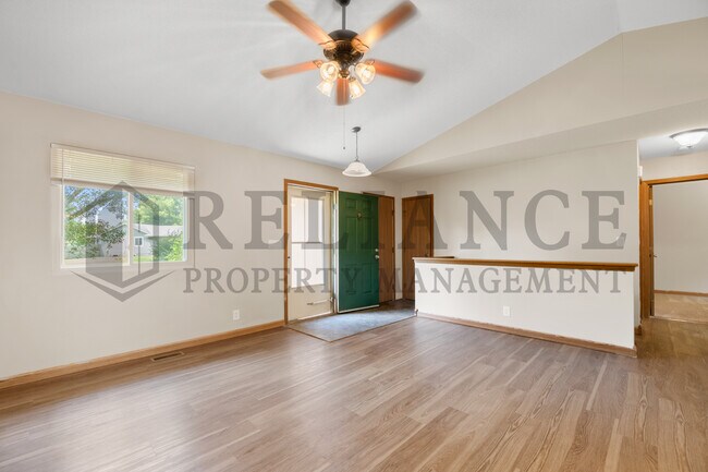 Building Photo - 2014 N Pine Grove St