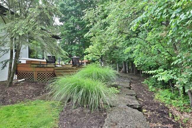 Building Photo - 668 Eagle Ridge