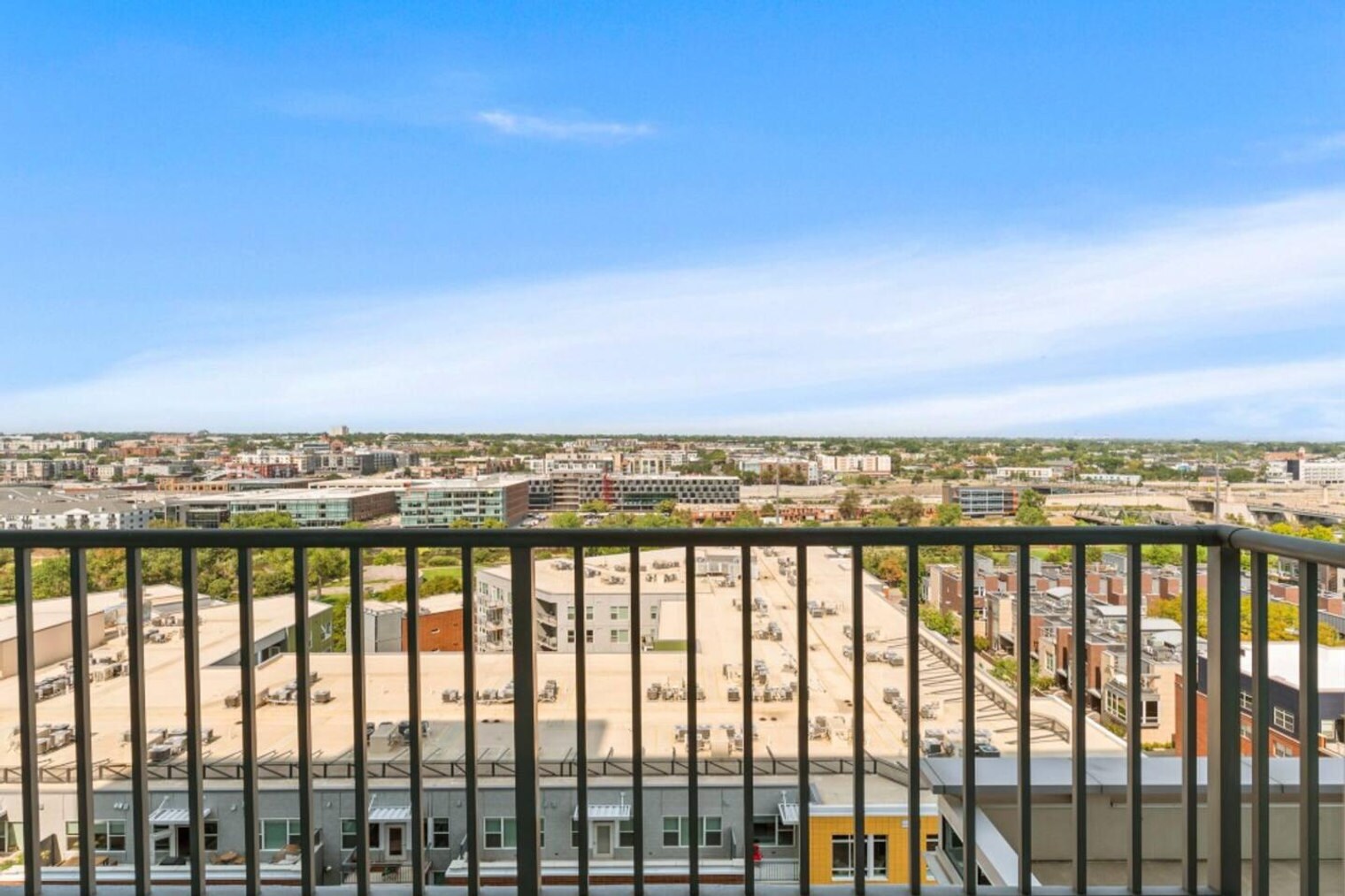 Building Photo - 1701 Chestnut Pl