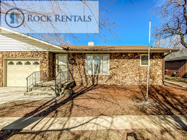 Building Photo - 2 Bed 2 Bath Duplex with Full Basement