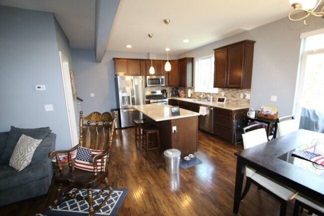 Building Photo - Modern and Spacious 4 Bedroom Condo in East Anchorage!