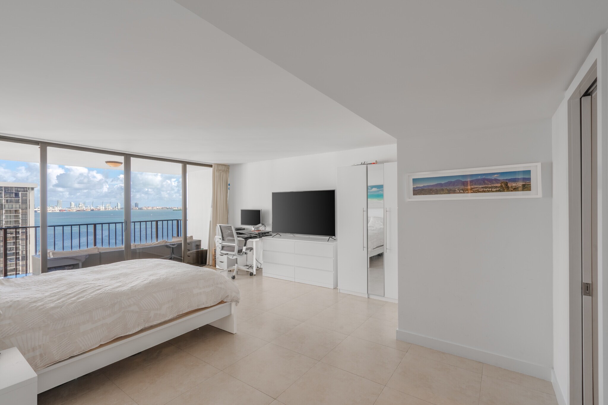 Building Photo - 1925 Brickell Ave