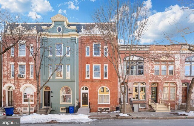 Building Photo - 230 S Market St